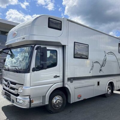 Camion chevaux 3 chevaux Mercedes-Benz