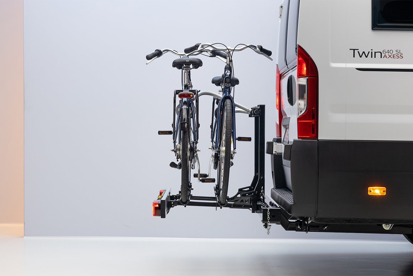 Porte-vélos pivotant pliable Memo Europe Van Star Adventure